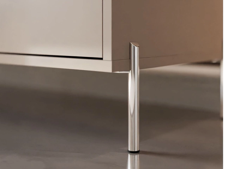 Dreitürige Kommode 154 cm auf silberfarbenen Metallbeinen Vivance Kaschmirglanz